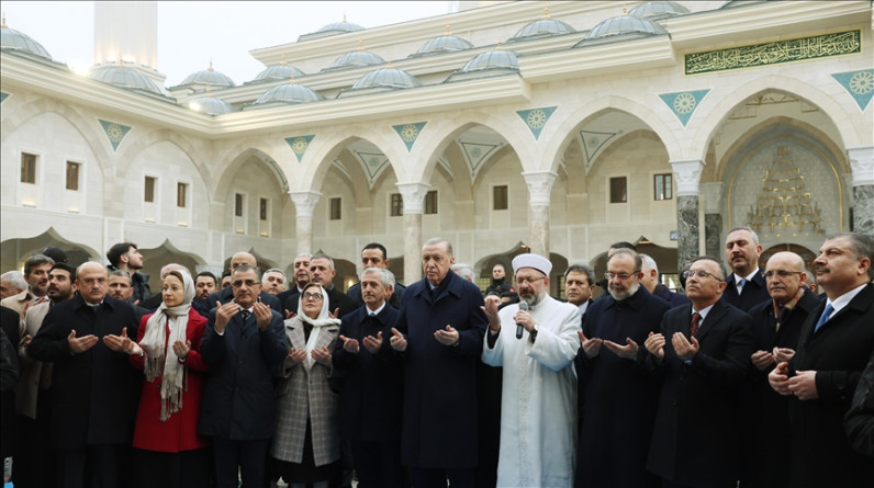 Cumhurbaşkanı Erdoğan: Camilerimiz, tevhidin olduğu kadar vahdetin, birlik ve  beraberliğin sembolüdür